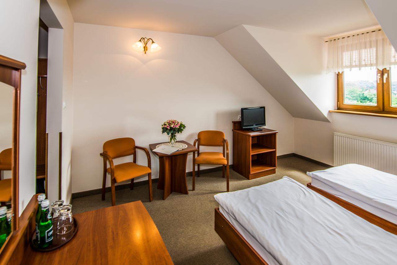 Motel Gosciniec Na Rozdrozu Libiaz Exterior foto